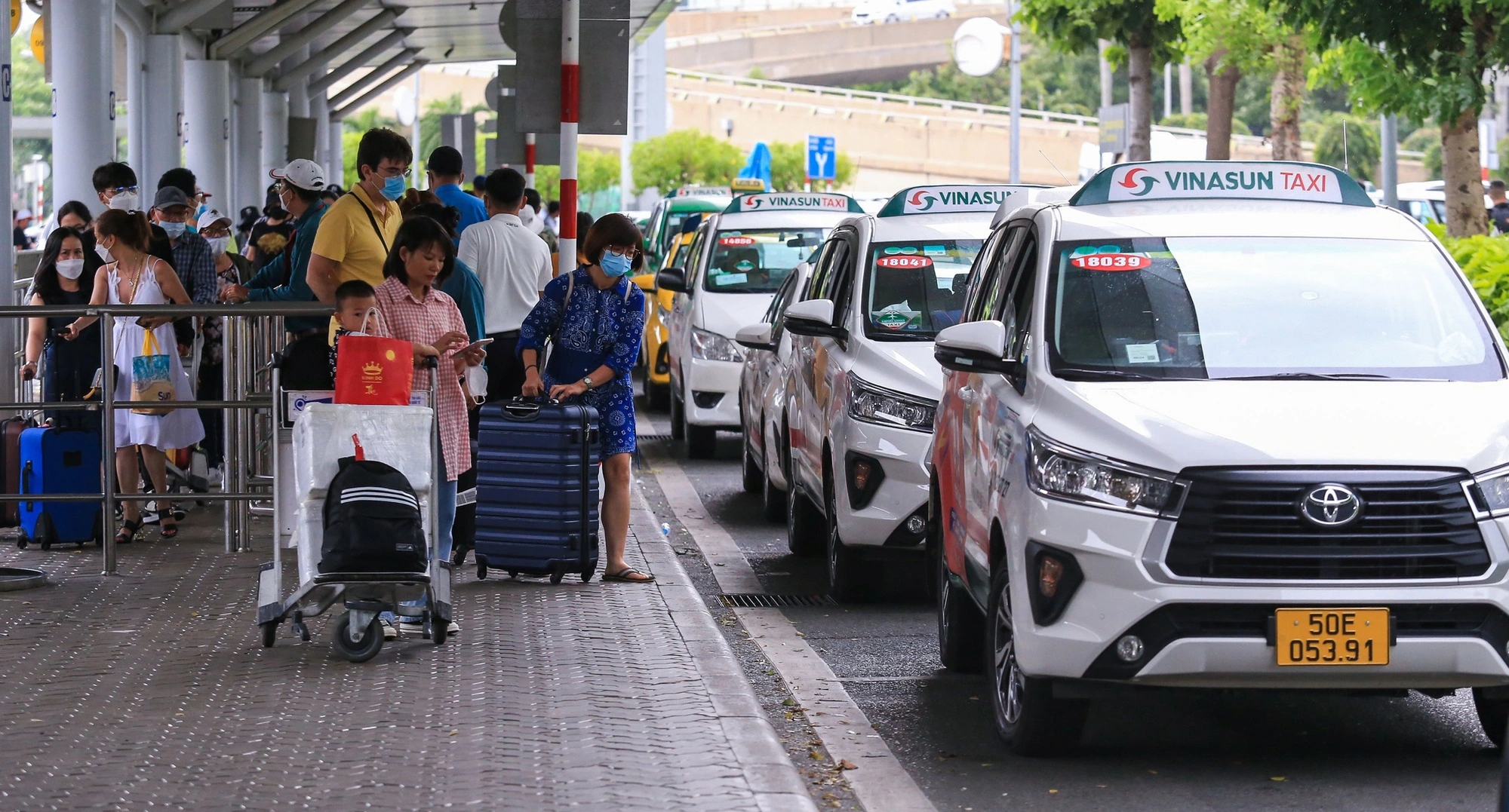 Đặt Taxi sân bay qua App – Biết giá trước, tiện lợi và giá rẻ