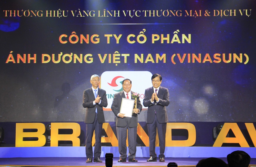 VINASUN CORP NHẬN GIẢI THƯỞNG THƯƠNG HIỆU VÀNG 2020