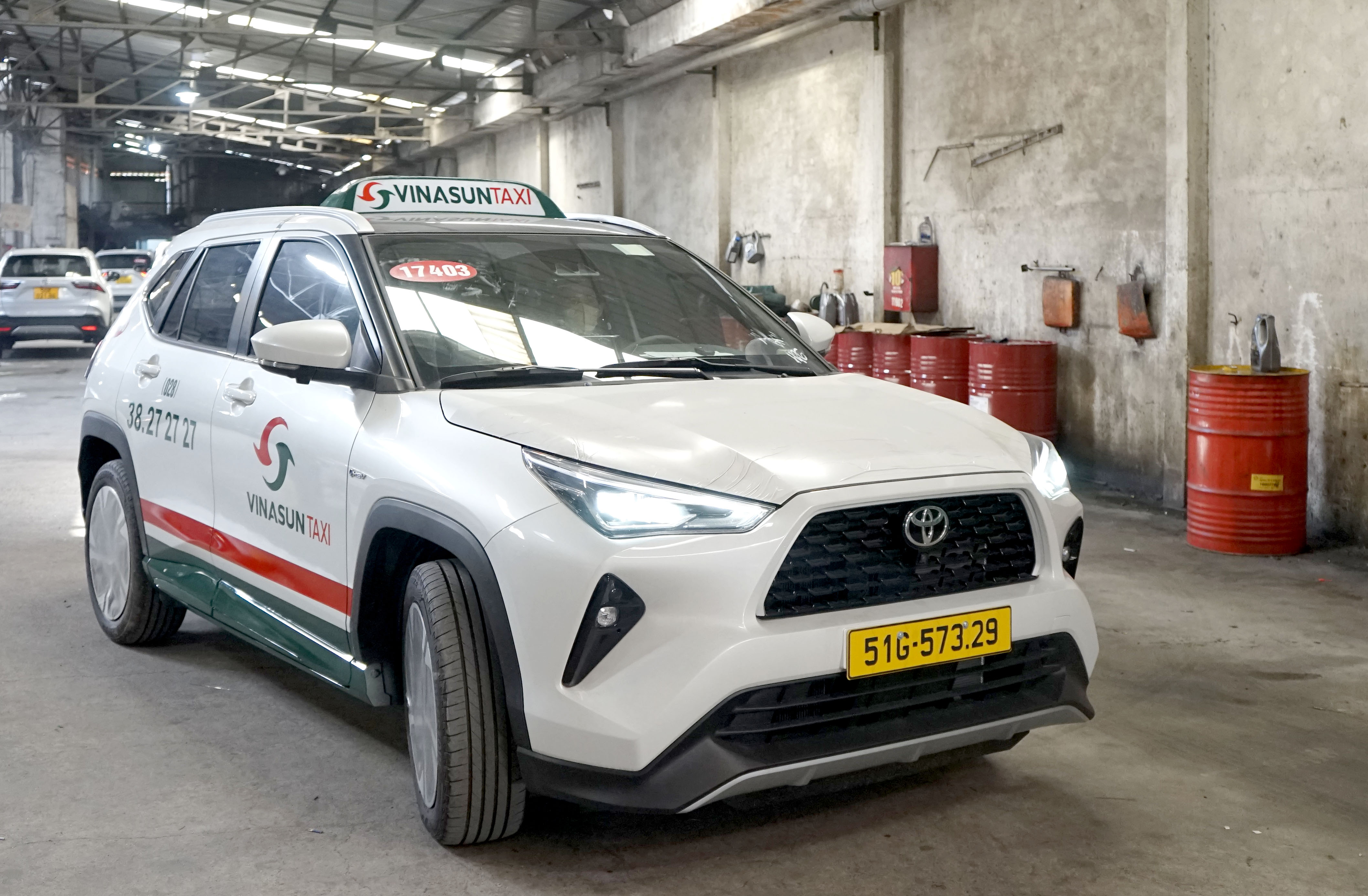 TƯNG BỪNG CHÀO ĐÓN TOYOTA YARIS CROSS HYBRID "NHẬP HỘI" VINASUN TAXI