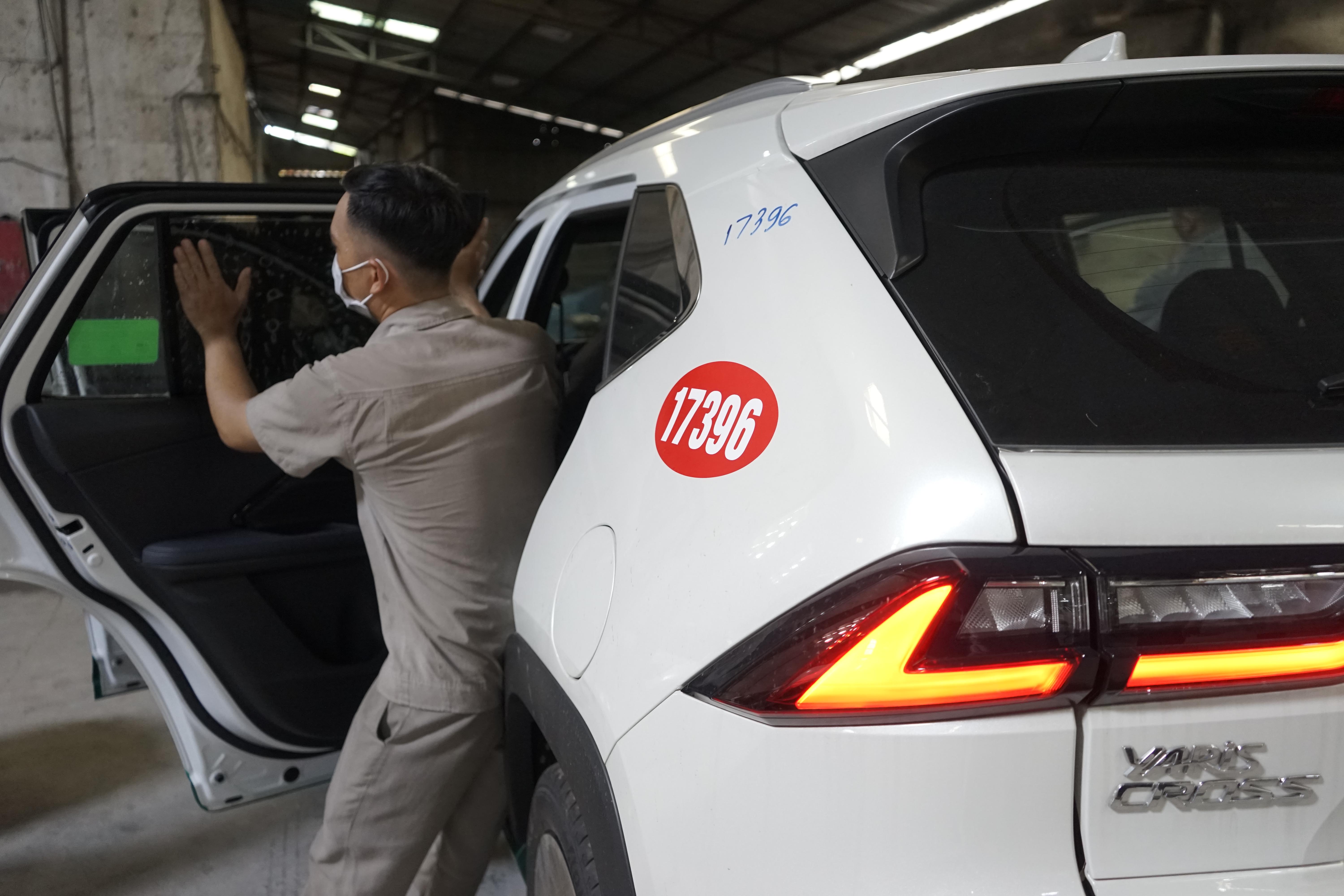 TƯNG BỪNG CHÀO ĐÓN TOYOTA YARIS CROSS HYBRID "NHẬP HỘI" VINASUN TAXI