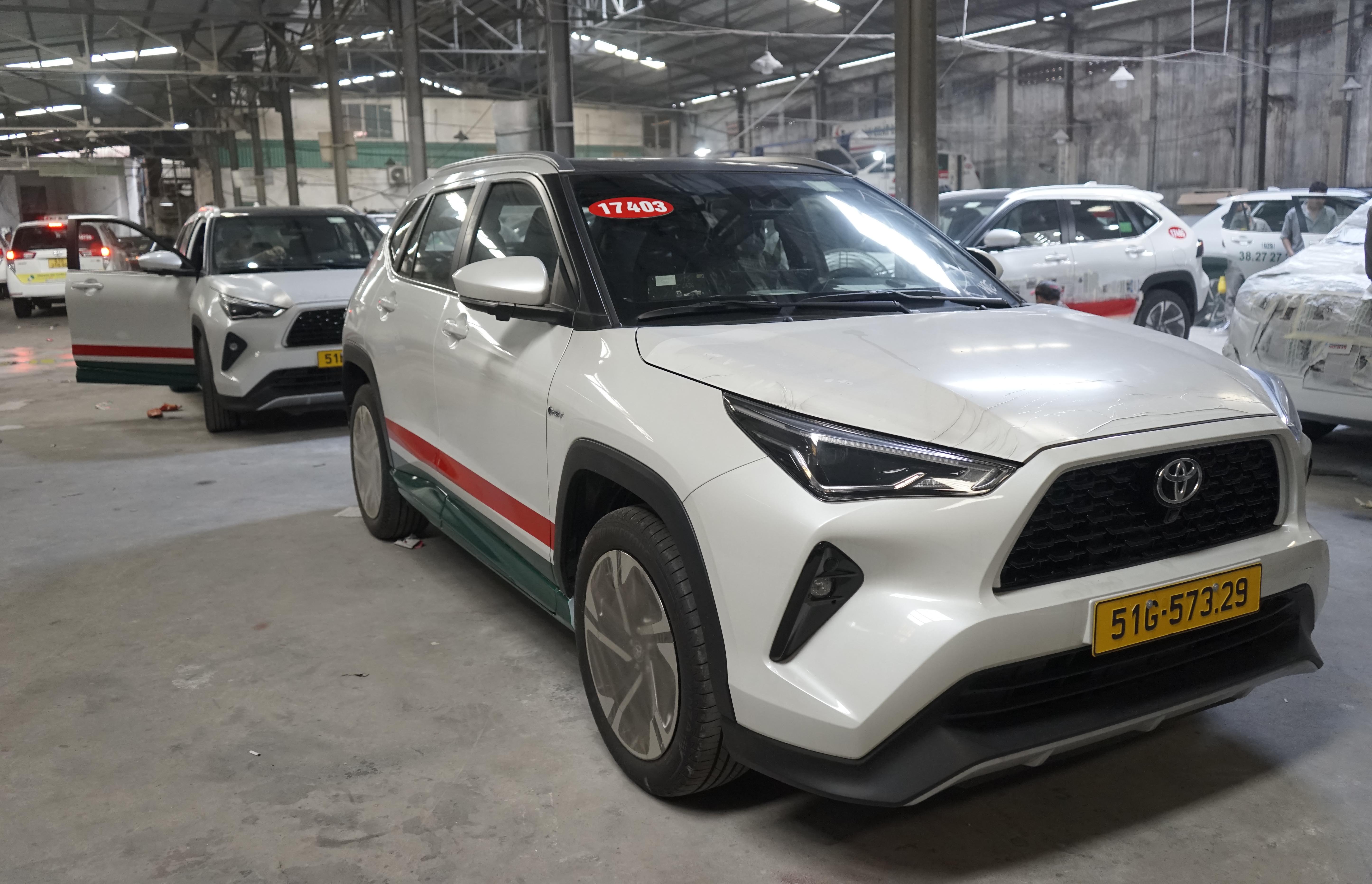 TƯNG BỪNG CHÀO ĐÓN TOYOTA YARIS CROSS HYBRID "NHẬP HỘI" VINASUN TAXI