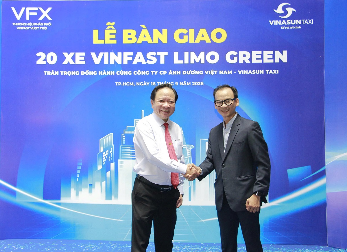 vinasun-taxi-dau-tu-xe-dien-vinfast-limo-green
